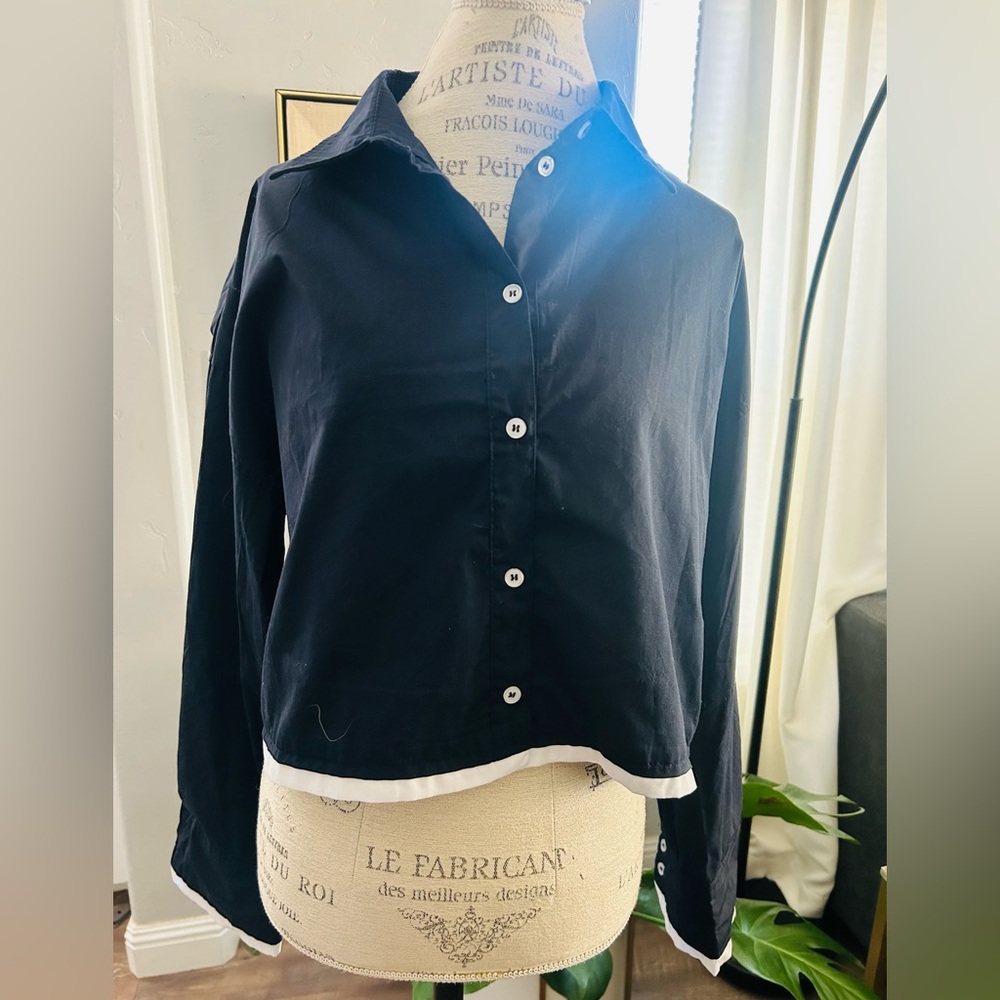 Discreet dark blue Button-Up Crop Shirt with White Trim
